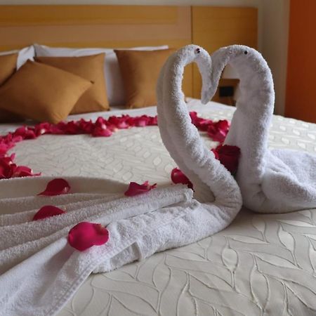 Hotel Golden Coral Tulcán Zewnętrze zdjęcie